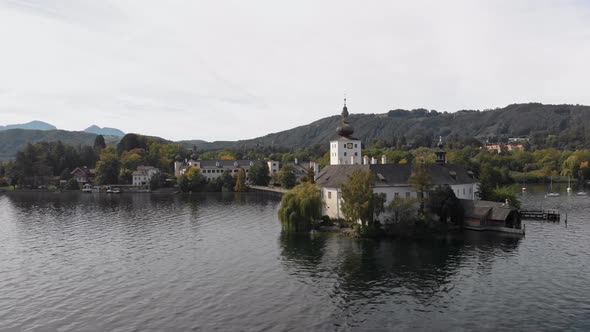 Scenic View on Gmunden Schloss Ort alt