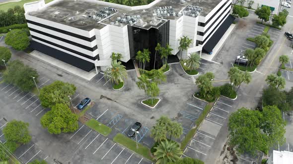 Aerial video of building quickly rising revealing the rest of the city behind it alt