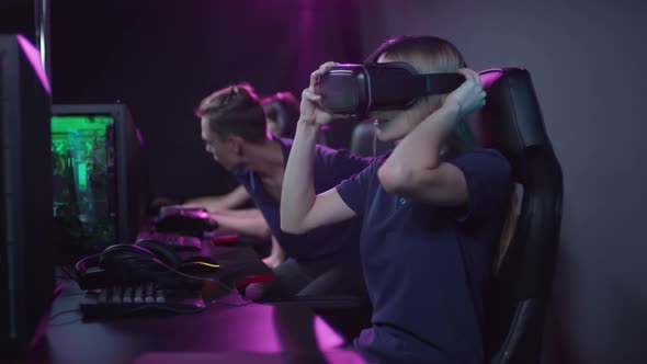 Gamers Using VR Googles alt