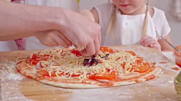 Munching While Cooking alt