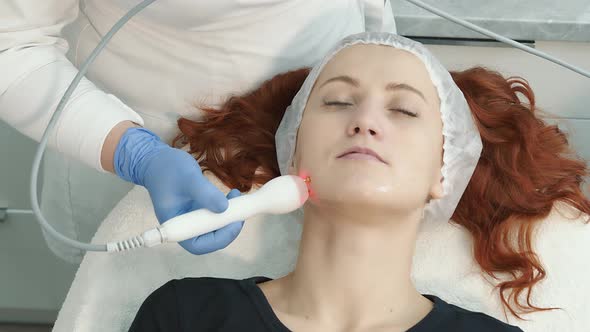 Facial Rejuvenation Procedures in a Cosmetology Clinic alt