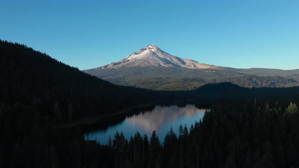 Aerial drone view of Trillium Lake and Mount Hood in Oregon. alt