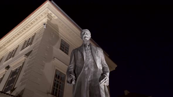 Statue of T.G.Masaryk,czechoslovak president,at night,Hradcany,Prague,Czechia. alt