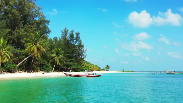 Calm tropical beach with white sand and palms, emerald seawater with floating boats. Thailand alt