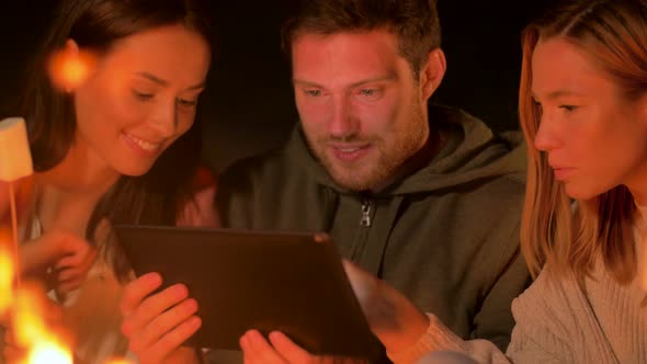 Friends with Marshmallow and Tablet Pc at Fire alt