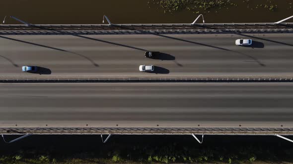 Car Span on Which Cars Move in Different Directions alt