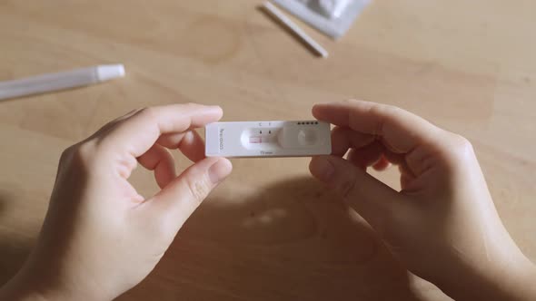 close up positive show result of covid negative show on nasal rapid self test kit alt