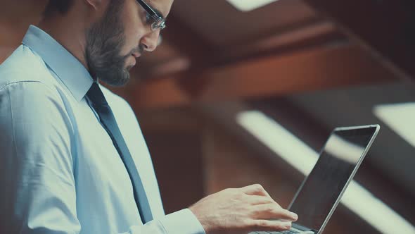 Young businessman alt