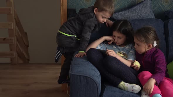 Authentic 3 Little Preschool Toddler Minor Children Kids Siblings Watch Cartoon Playing Games Online alt