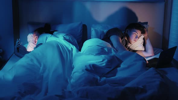 Couple Problem Unhappy Husband Wife Devices Bed alt