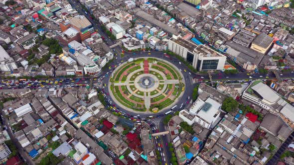 Hyperlapse of Wongwian Yai roundabout. Aerial view of highway junctions. Bangkok, Thailand. alt