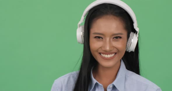 Woman wearing headphone alt