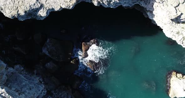 Ocean, sea waves crushing on rocks, overview of crashing waves alt