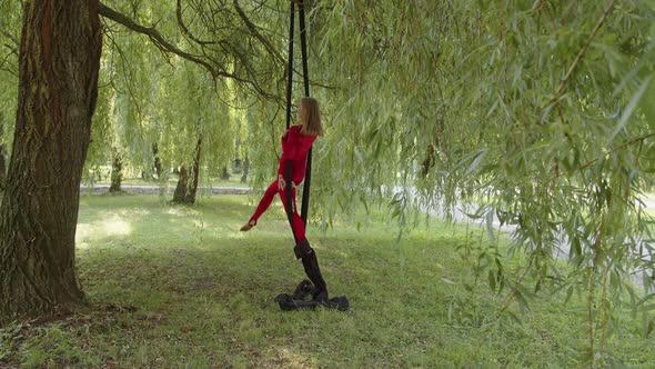 Free Moves of a Girl on Aerial Silk alt