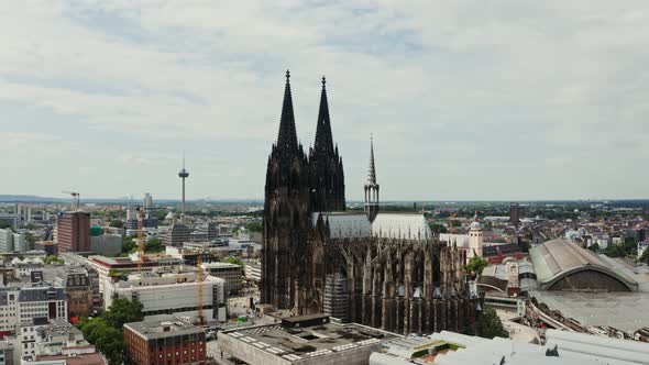 Cityscape of Cologne Cathedral Church of Saint Peter in Historic City Center alt