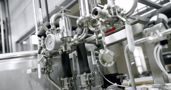 Detail view of detectors for measuring pressure in reservoirs on producing beer. alt