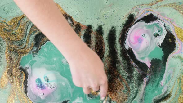 Mixing Paints with Glitter alt