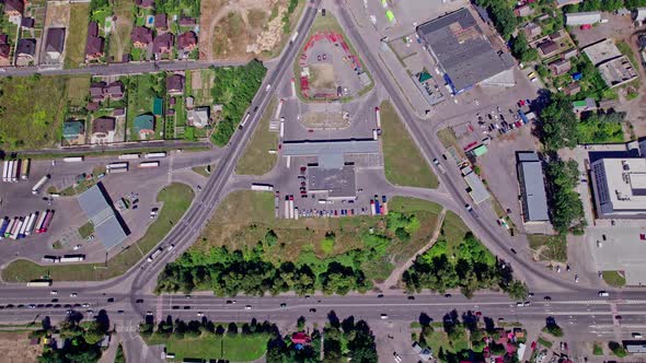 Traffic Crossing Busy Intersection at City alt