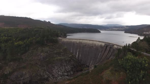 Dam of Salamonde, Portugal alt
