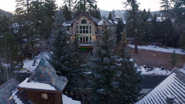 Luxurious Mansion between Christmas Pine Trees, Big Bear Lake Town, California, Morning Winter Snowf alt