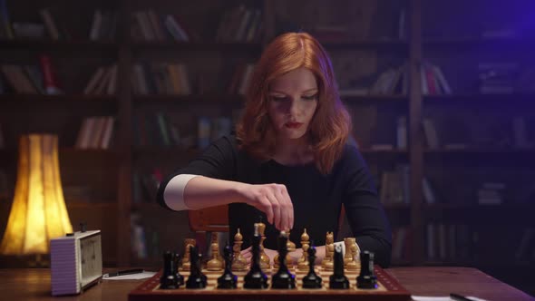 Girl Play Chess alt