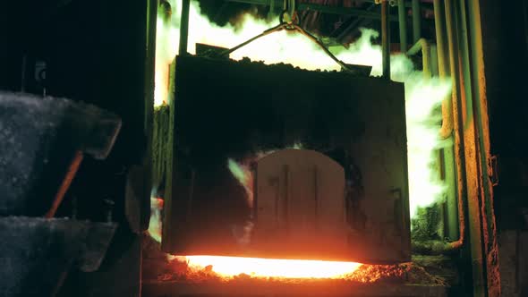 Closed Smelting Furnace with Green Flames alt