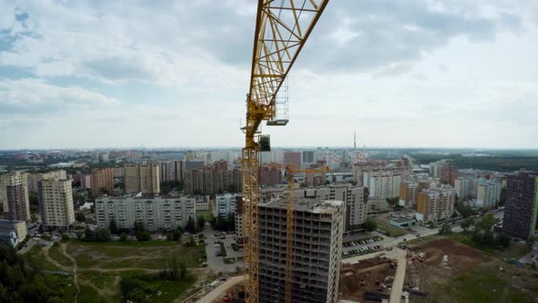 Construction of New Apartments and Crane alt