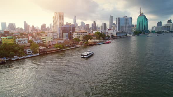 4K UHD : Aerial view over the Chao Phraya River and Buildings alt