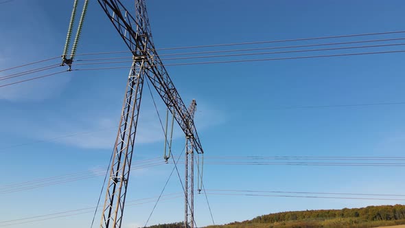 High Voltage Insulation String on Steel Pillar with Electric Power Lines for Safe Delivering of alt