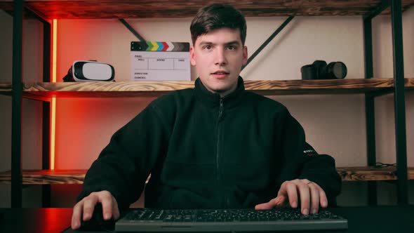 The Gamer Plays Online Games alt