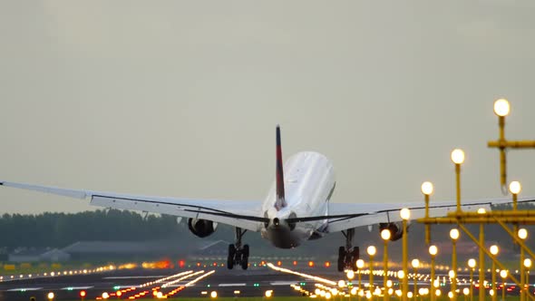 Airliner Landing in a Crosswind alt