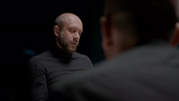 Suspected Criminal Shakes His Head Denying All Accusations of FBI Agents alt