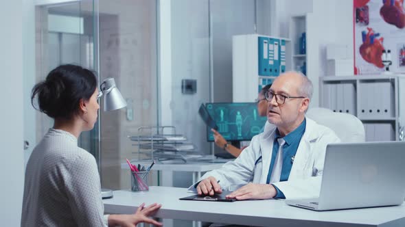 Senior Doctor Giving Medical Consultation alt