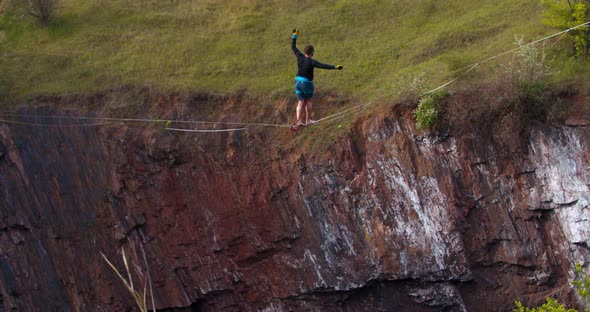 Balancing on a Rope Over a Massive Pit Amazing Courage of a Man alt