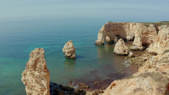 The M rock of Praia da Marinha alt