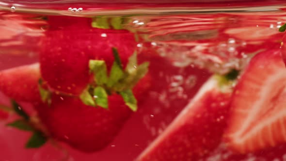 Cooking Strawberry Sweet Cocktail Cold Lemonade with Red Berries Carbonated Water with Floating alt