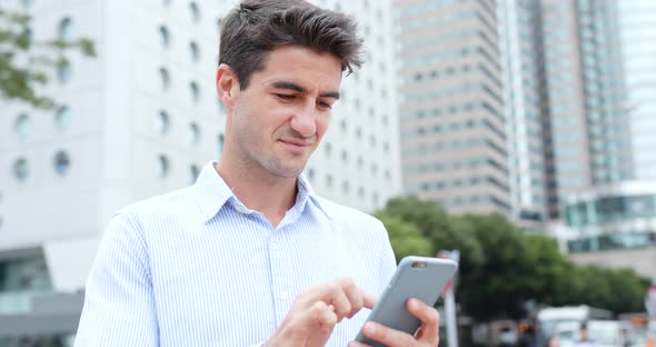 Man use of mobile phone in Hong Kong city alt