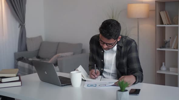 Data Analytics Account Manager Report Man Laptop alt