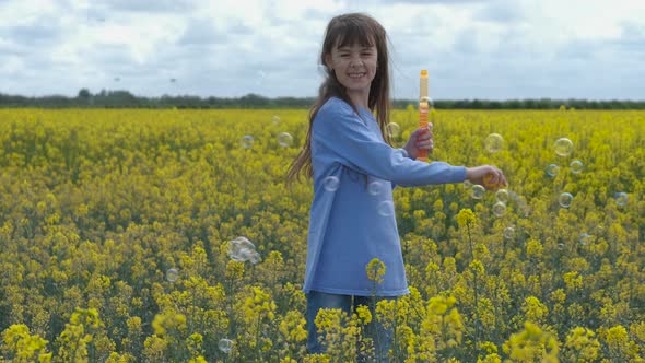 Make bubble from soap.  alt