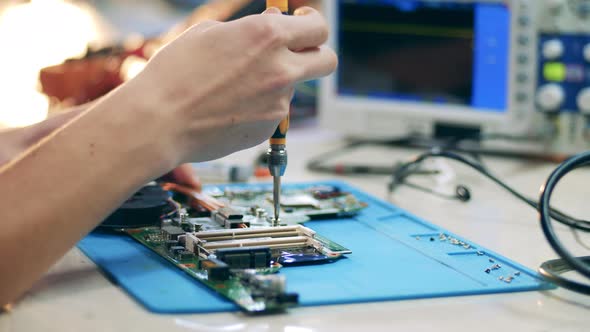 Technician Taking Off Heat Sink Screwdriver From Motherboard alt