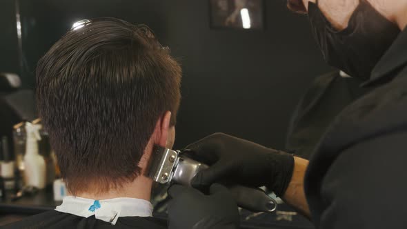 Barber Makes Hair Edging on the Client alt
