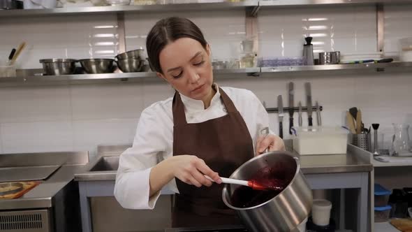 Preparation of Strawberry Jelly Marmalade or Strawberry Sauce alt