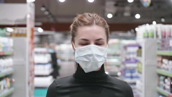 Pandemic Portrait of a Young Tourist Woman Wearing Protective Mask on Street Crowd People alt