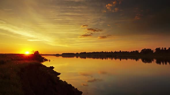 Sunset Over River, Timelapse alt