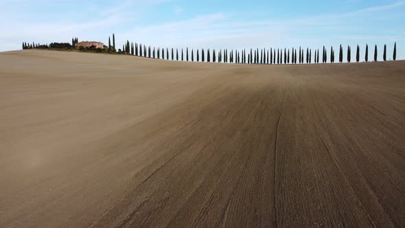 Famous Farmhouse and Cypress Trees Road in Rolling Hills of Val d'Orcia Tuscany alt