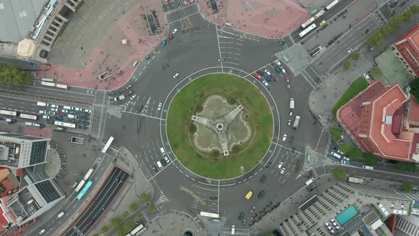 Roundabout From Above with Vehicles Circling Around the Traffic alt