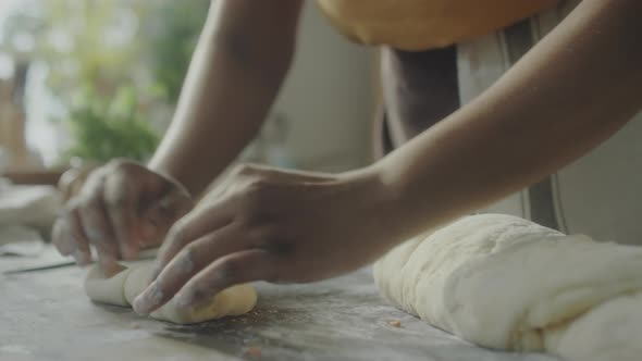 Rolling Up Dough Filled with Bacon alt
