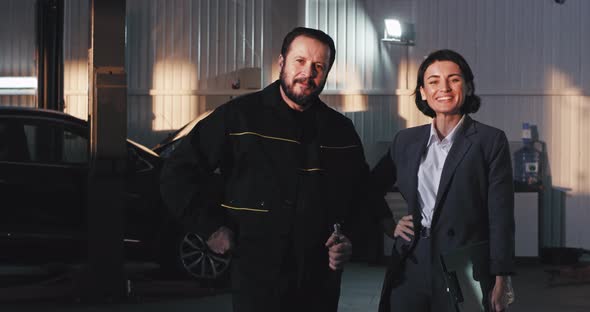 Portrait in Front of the Camera in a Modern Auto alt