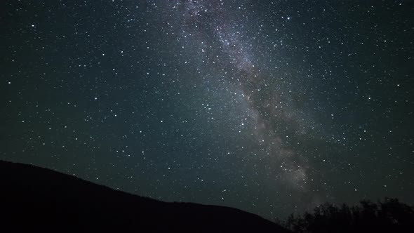 timelapse of the starry sky with the milky way alt