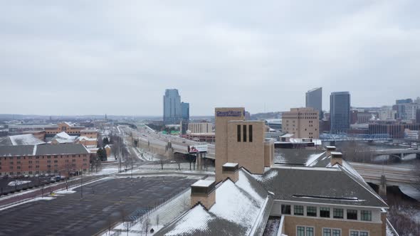 Aerial footage of Grand Rapids alt